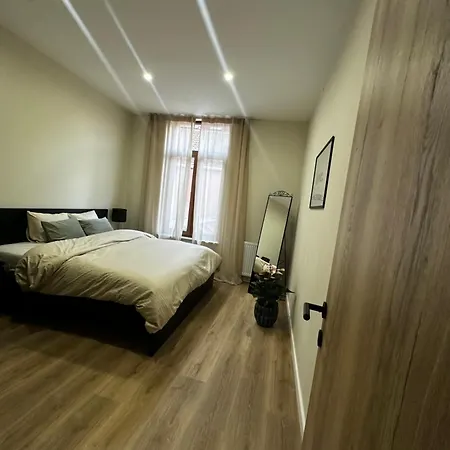 Charming Canal-side In The Heart Of