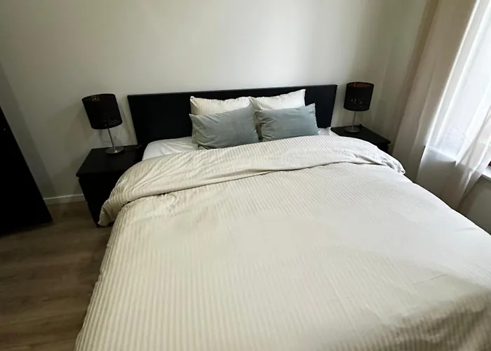 Charming Canal-side In The Heart Of Apartment *