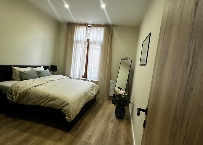 Charming Canal-side In The Heart Of